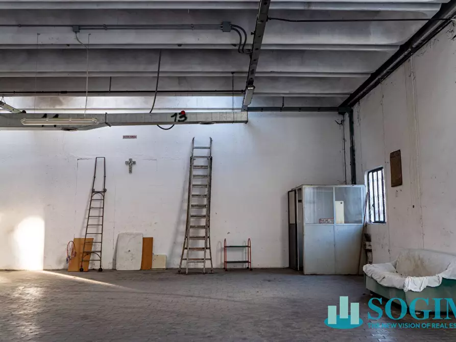 Immagine 2 di Laboratorio in vendita  in Via Giotto a Albese Con Cassano