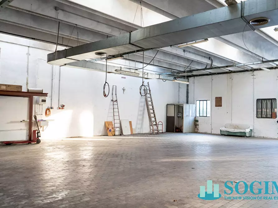 Immagine 1 di Laboratorio in vendita  in Via Giotto a Albese Con Cassano