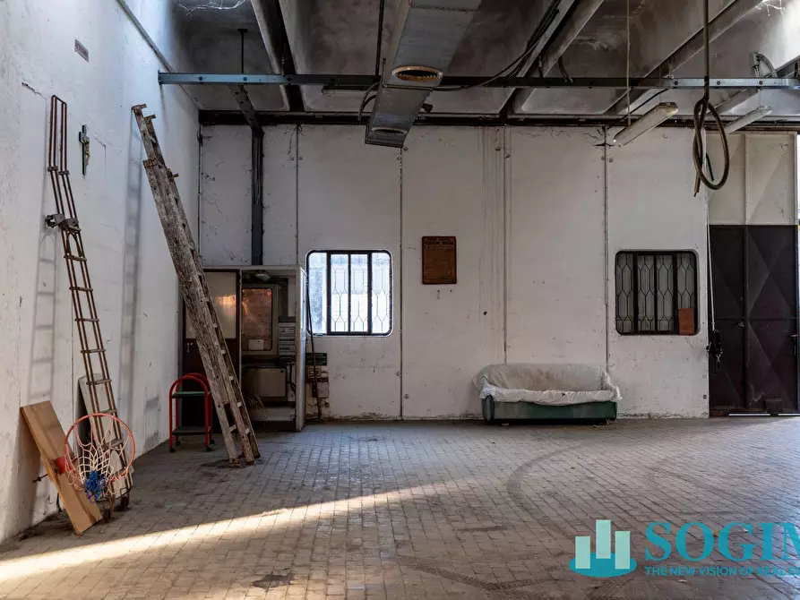 Immagine 5 di Laboratorio in vendita  in Via Giotto a Albese Con Cassano