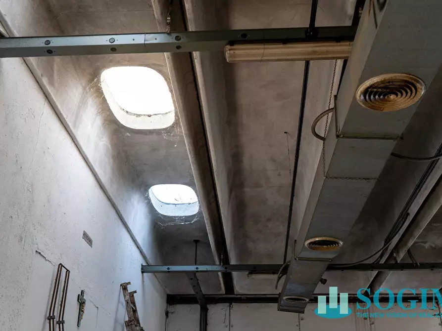 Immagine 6 di Laboratorio in vendita  in Via Giotto a Albese Con Cassano