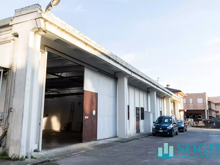 Immagine 7 di Laboratorio in vendita  in Via Giotto a Albese Con Cassano