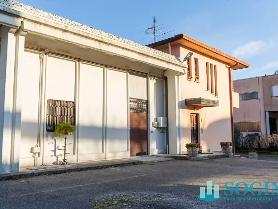 Immagine 8 di Laboratorio in vendita  in Via Giotto a Albese Con Cassano