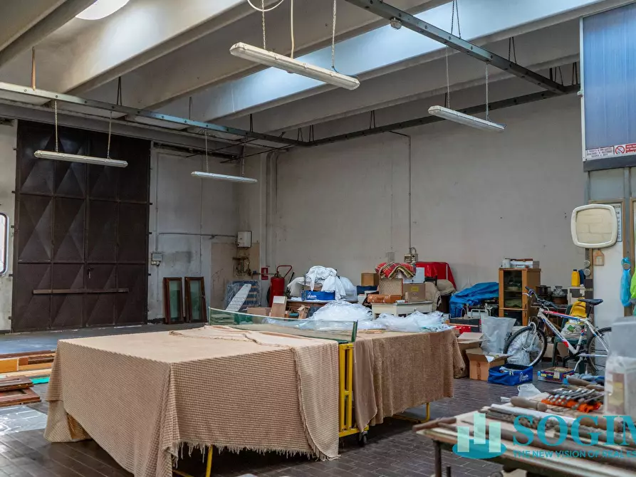 Immagine 2 di Laboratorio in vendita  in Via Giotto a Albese Con Cassano