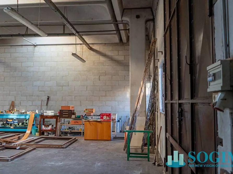 Immagine 3 di Laboratorio in vendita  in Via Giotto a Albese Con Cassano