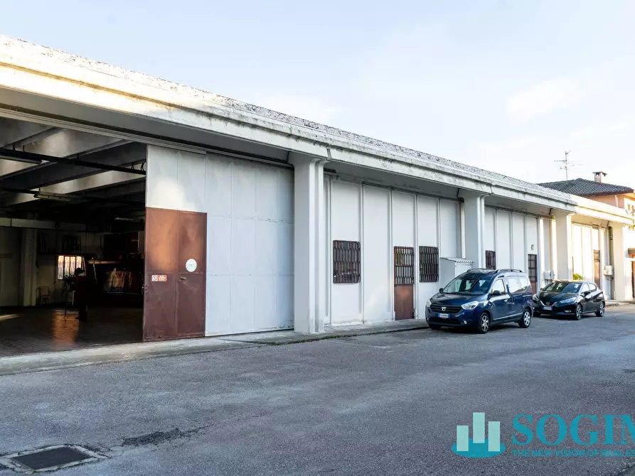 Immagine 3 di Laboratorio in vendita  in Via Giotto a Albese Con Cassano