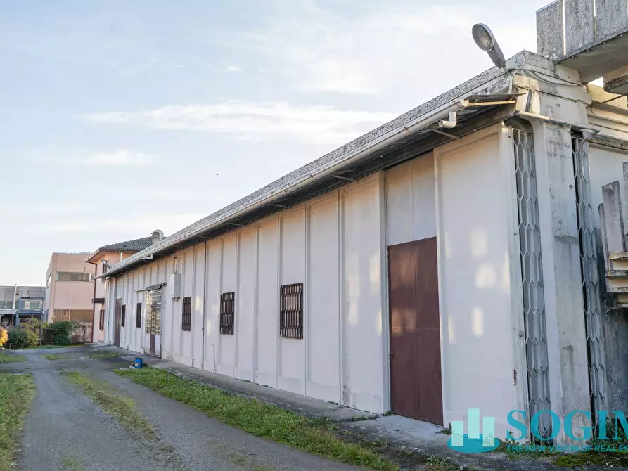 Immagine 8 di Laboratorio in vendita  in Via Giotto a Albese Con Cassano