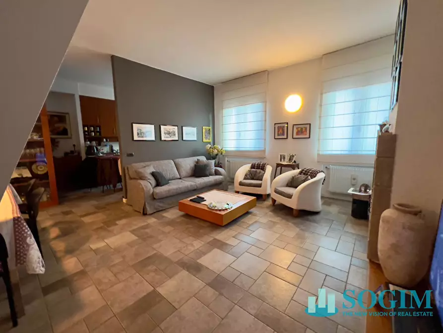 Immagine 1 di Appartamento in vendita  in via giotto a Albese Con Cassano