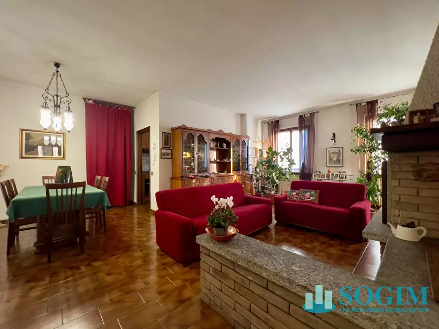 Immagine 1 di Appartamento in vendita  in via giotto a Albese Con Cassano