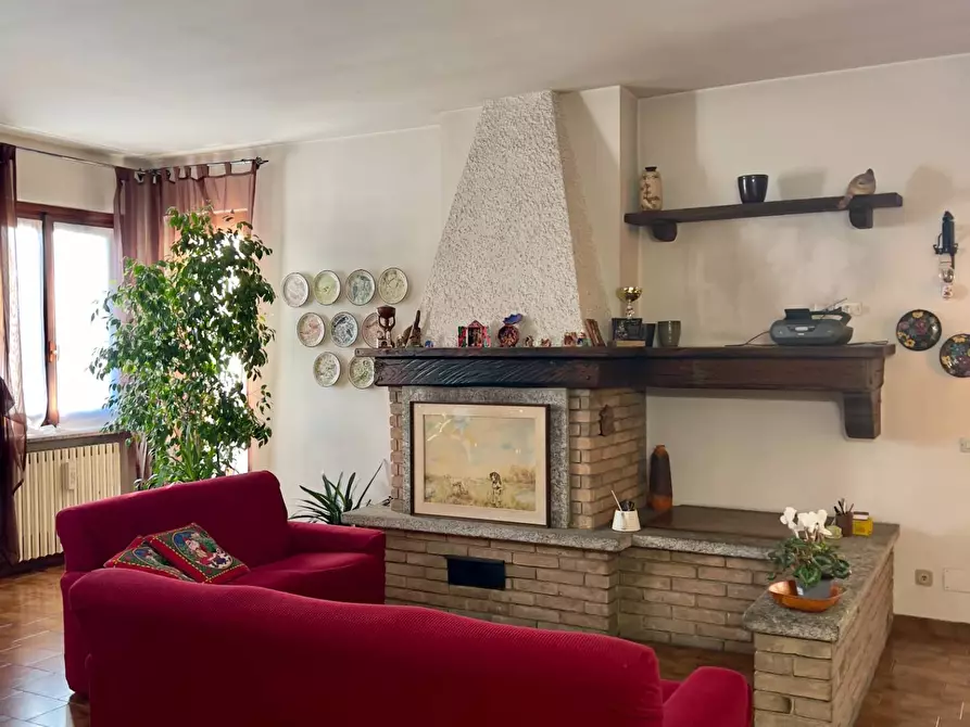 Immagine 2 di Appartamento in vendita  in via giotto a Albese Con Cassano