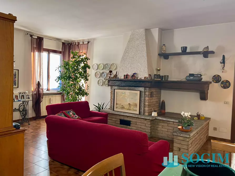 Immagine 5 di Appartamento in vendita  in via giotto a Albese Con Cassano