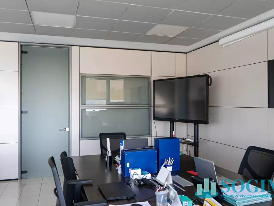 Immagine 11 di Ufficio in vendita  in Via Margherita Viganò De Vizzi 93/95 a Cinisello Balsamo