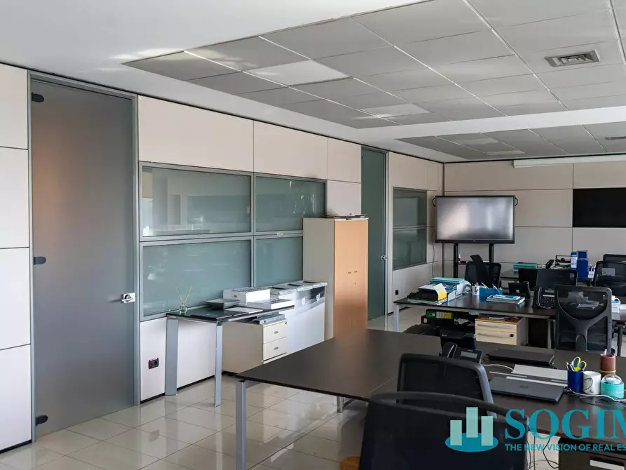 Immagine 15 di Ufficio in vendita  in Via Margherita Viganò De Vizzi 93/95 a Cinisello Balsamo