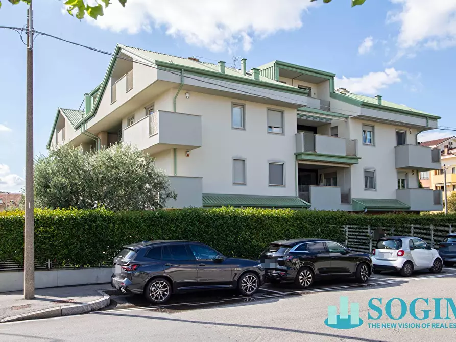 Immagine 60 di Attico in vendita  in Via Maggiolini 10 a Monza