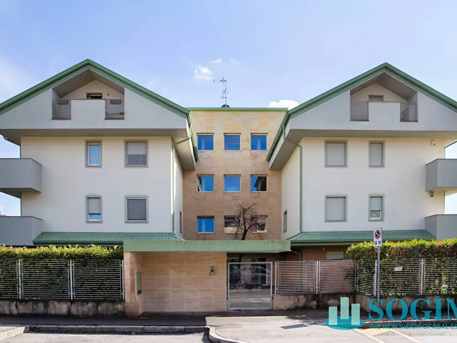 Immagine 61 di Attico in vendita  in Via Maggiolini 10 a Monza