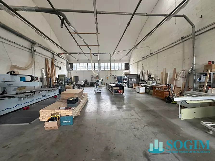 Immagine 1 di Capannone industriale in affitto  in Via dell'artgianato a Muggiò