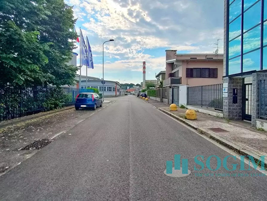 Immagine 2 di Capannone industriale in vendita  a Rozzano