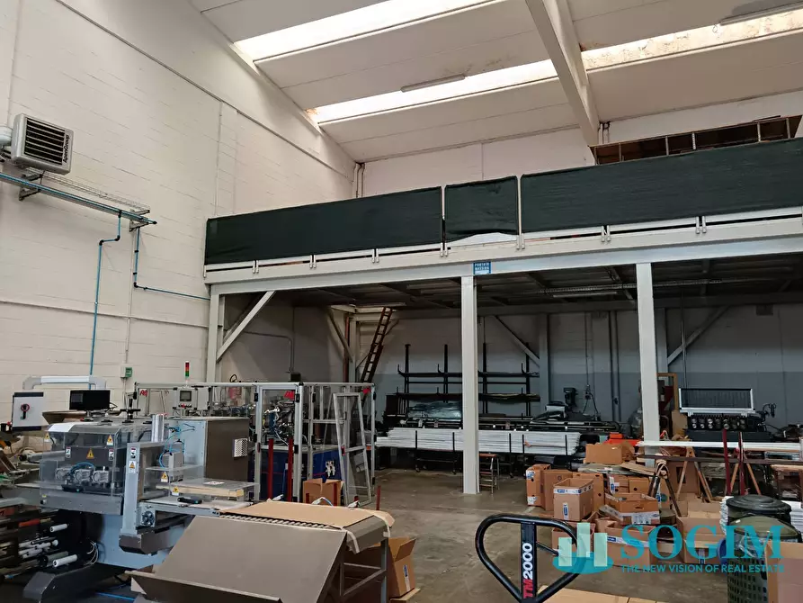 Immagine 2 di Capannone industriale in vendita  in via Caravaggio 28 a Desio