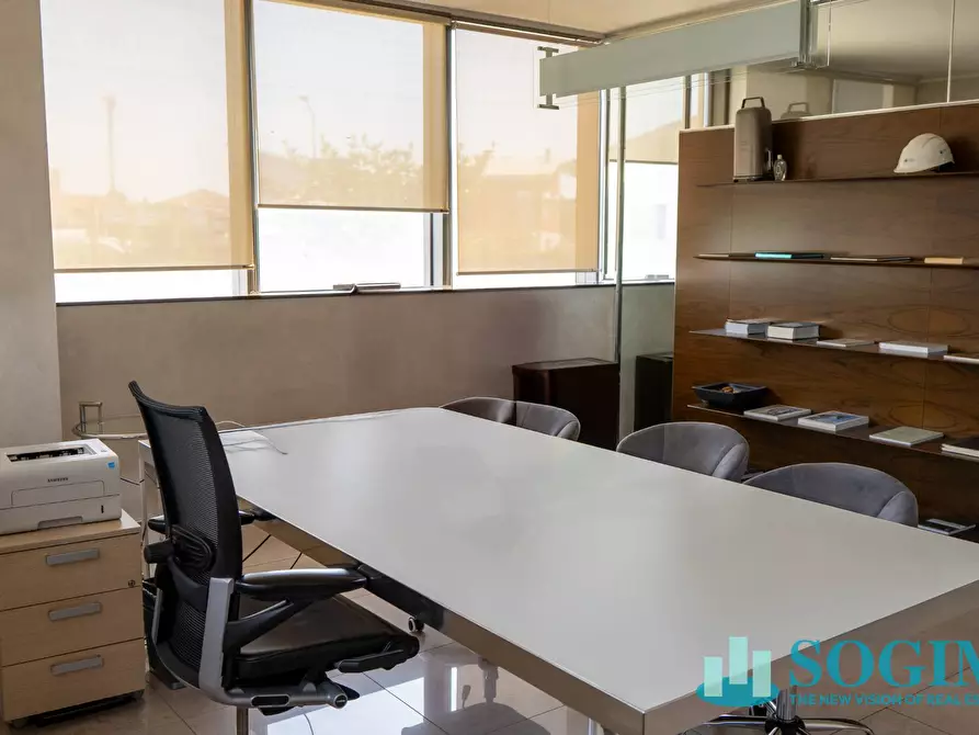 Immagine 5 di Ufficio in vendita  in Via Margherita Viganò De Vizzi 93/95 a Cinisello Balsamo