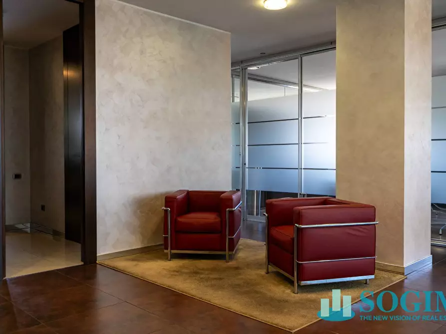 Immagine 4 di Ufficio in vendita  in Via Margherita Viganò De Vizzi 93/95 a Cinisello Balsamo