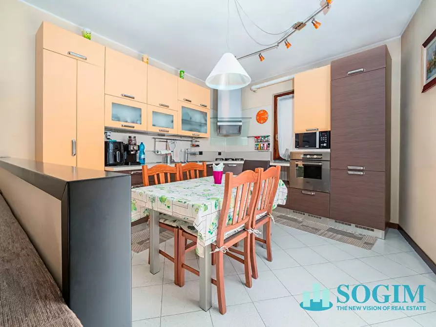 Immagine 4 di Casa semindipendente in vendita  in via Bottego 2 a Merone