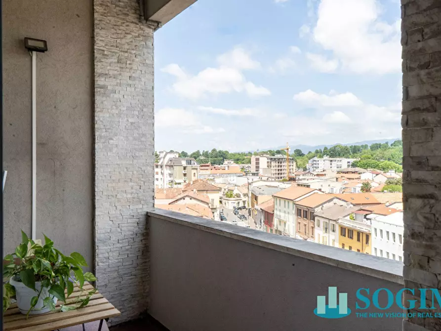 Immagine 12 di Appartamento in vendita  in piazza roma a Mariano Comense