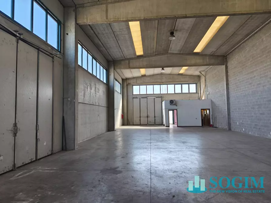Immagine 8 di Capannone industriale in affitto  a Sordio