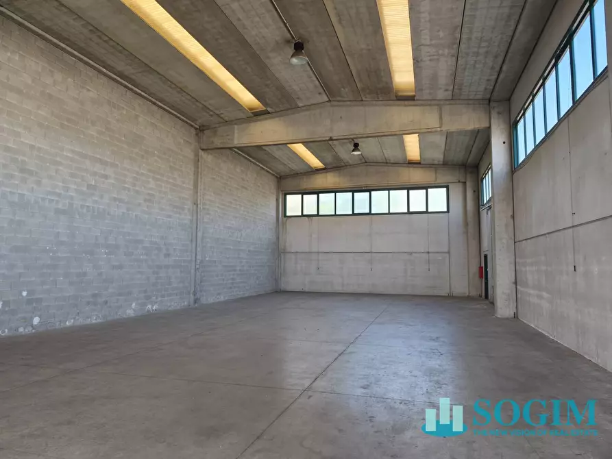 Immagine 2 di Capannone industriale in affitto  a Sordio