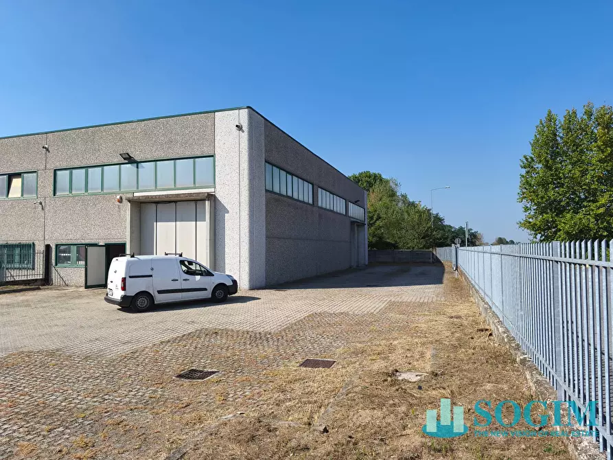 Immagine 11 di Capannone industriale in affitto  a Sordio