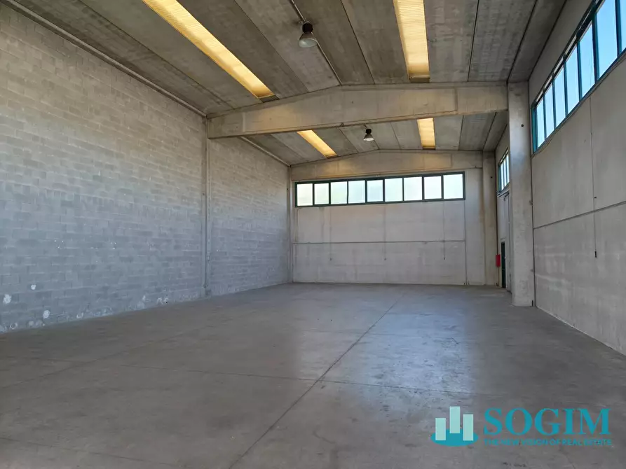 Immagine 12 di Capannone industriale in affitto  a Sordio