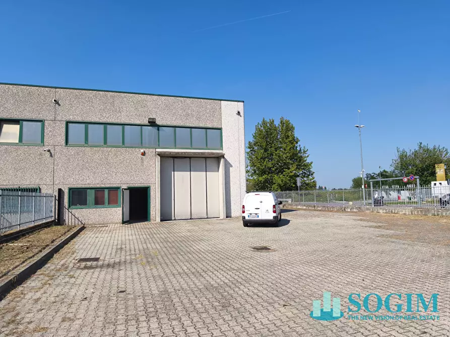 Immagine 1 di Capannone industriale in affitto  a Sordio
