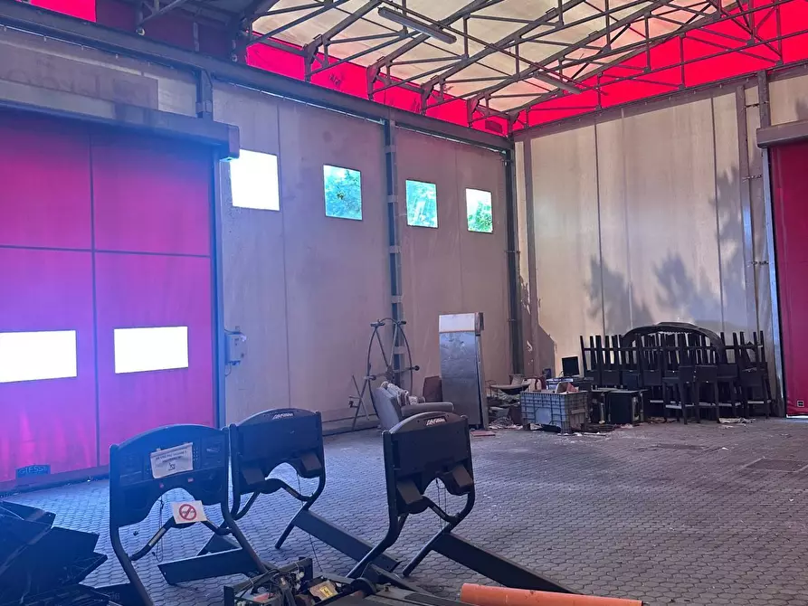 Immagine 15 di Capannone industriale in vendita  a Seveso