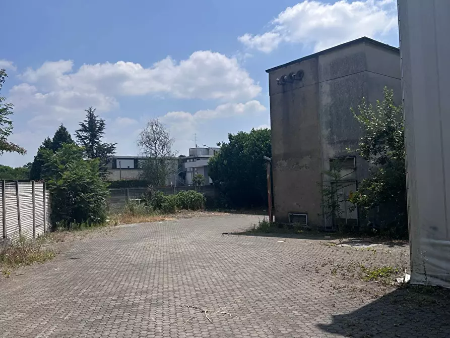 Immagine 17 di Capannone industriale in vendita  a Seveso