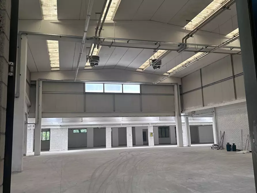 Immagine 5 di Capannone industriale in affitto  a Seveso