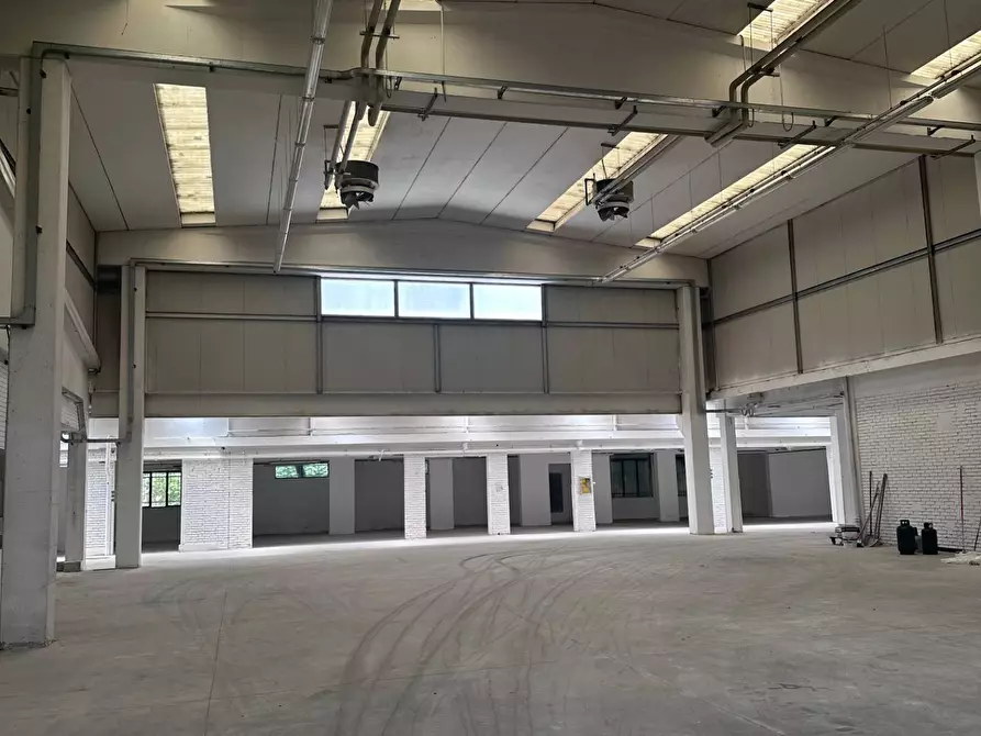 Immagine 7 di Capannone industriale in affitto  a Seveso