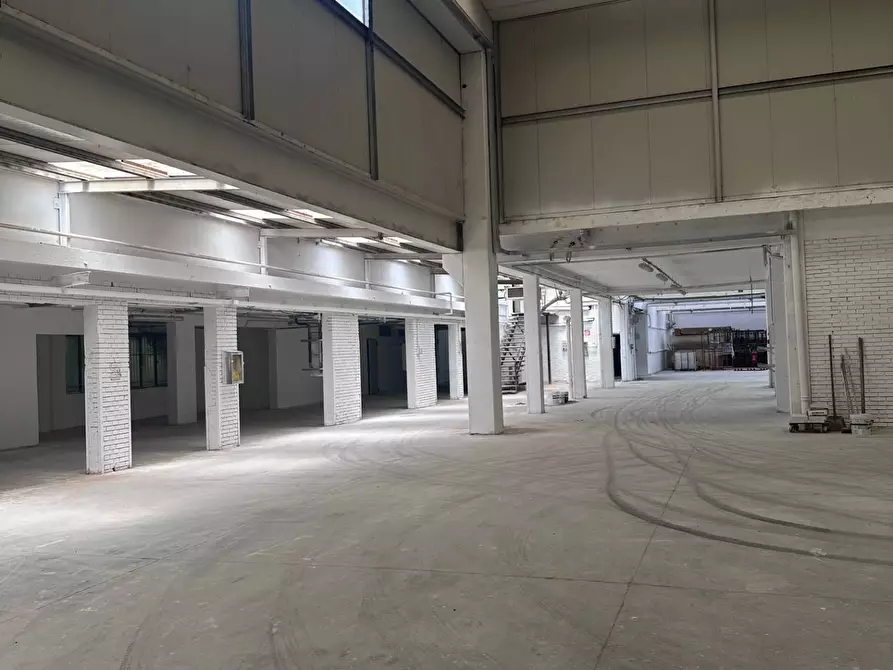 Immagine 9 di Capannone industriale in affitto  a Seveso