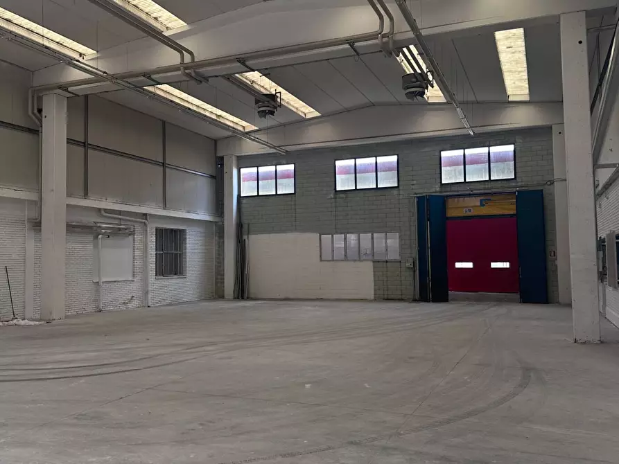 Immagine 2 di Capannone industriale in affitto  a Seveso