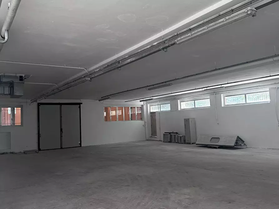Immagine 6 di Capannone industriale in affitto  a Seveso