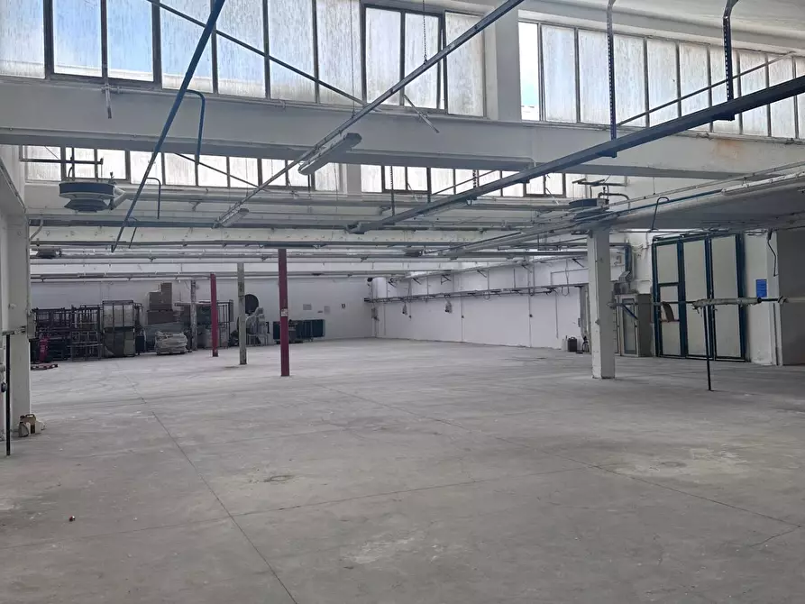 Immagine 8 di Capannone industriale in affitto  a Seveso