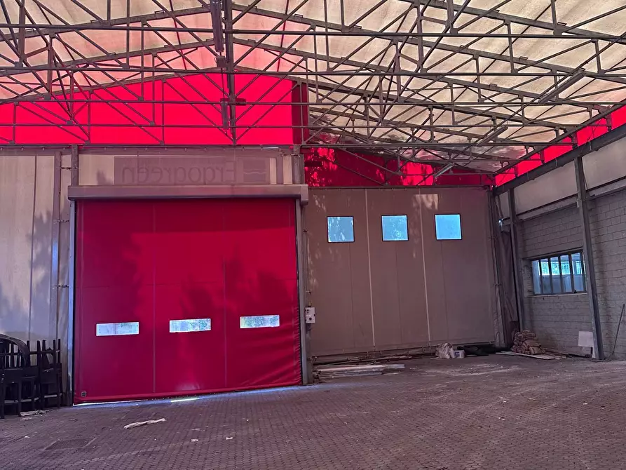 Immagine 15 di Capannone industriale in affitto  a Seveso