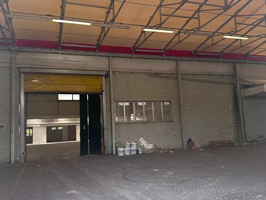 Immagine 17 di Capannone industriale in affitto  a Seveso