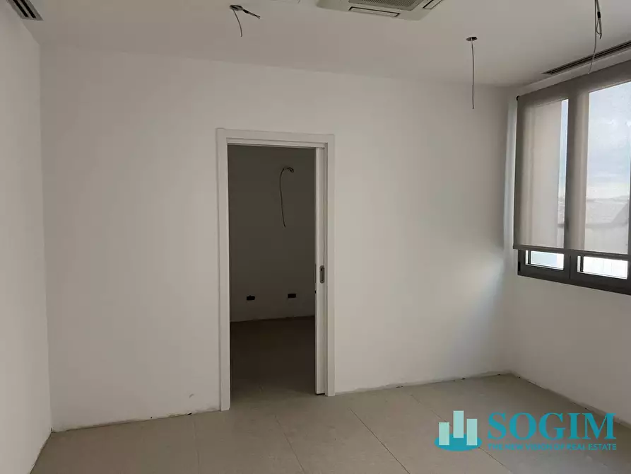 Immagine 4 di Ufficio in vendita  in Via Calabria a Segrate