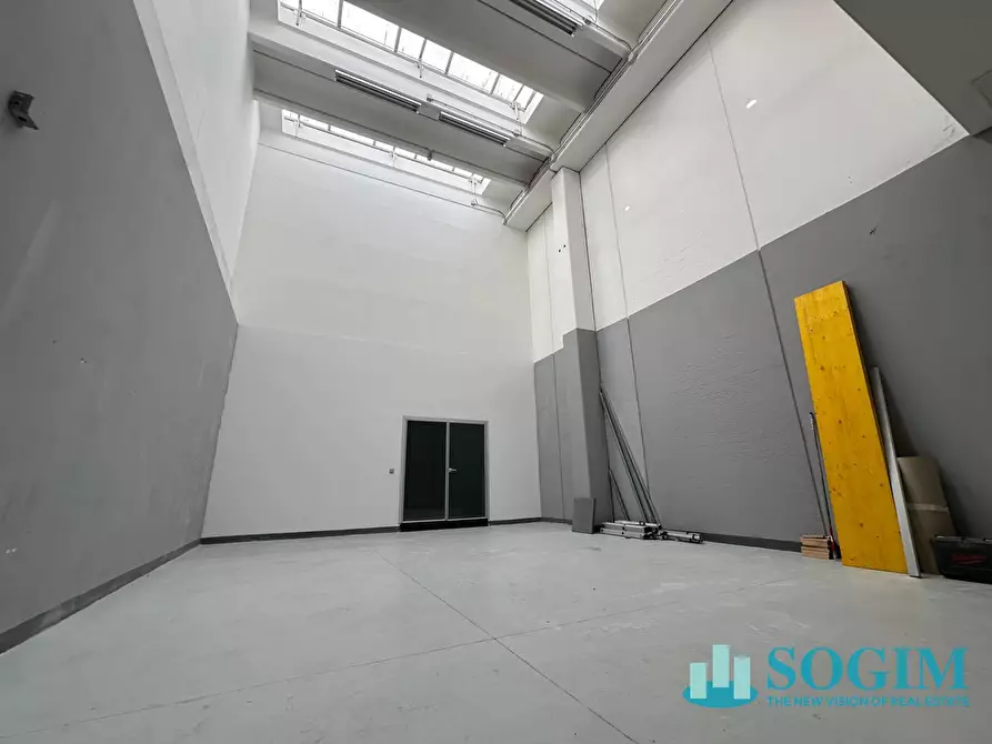 Immagine 3 di Palazzo in vendita  in Via Del Commercio a Lissone