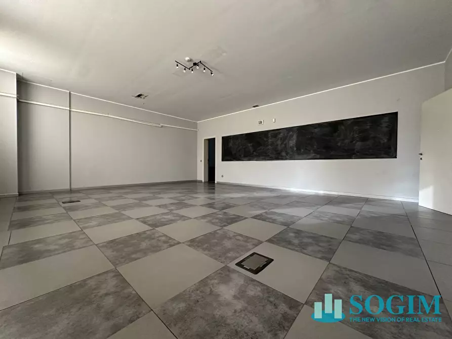 Immagine 6 di Palazzo in vendita  in Via Del Commercio a Lissone