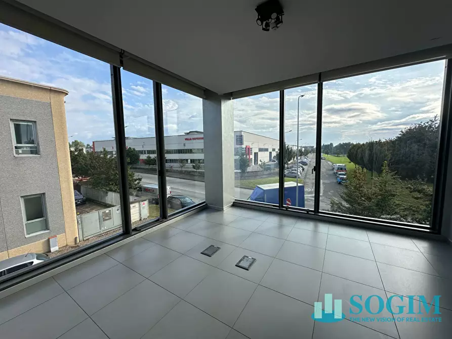 Immagine 8 di Palazzo in vendita  in Via Del Commercio a Lissone