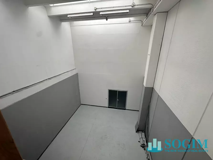 Immagine 12 di Palazzo in vendita  in Via Del Commercio a Lissone