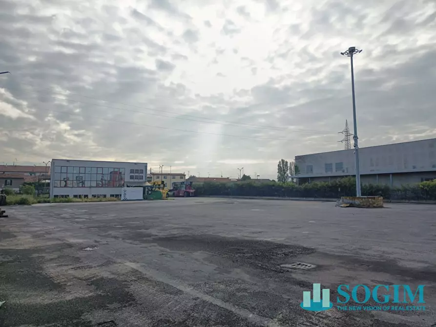 Immagine 5 di Locale commerciale in vendita  in VIA DANTE ALIGHIERI a Pioltello