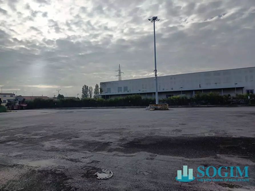 Immagine 9 di Locale commerciale in vendita  in VIA DANTE ALIGHIERI a Pioltello