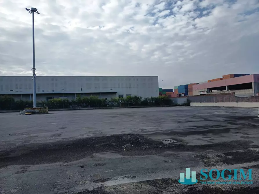 Immagine 10 di Locale commerciale in vendita  in VIA DANTE ALIGHIERI a Pioltello