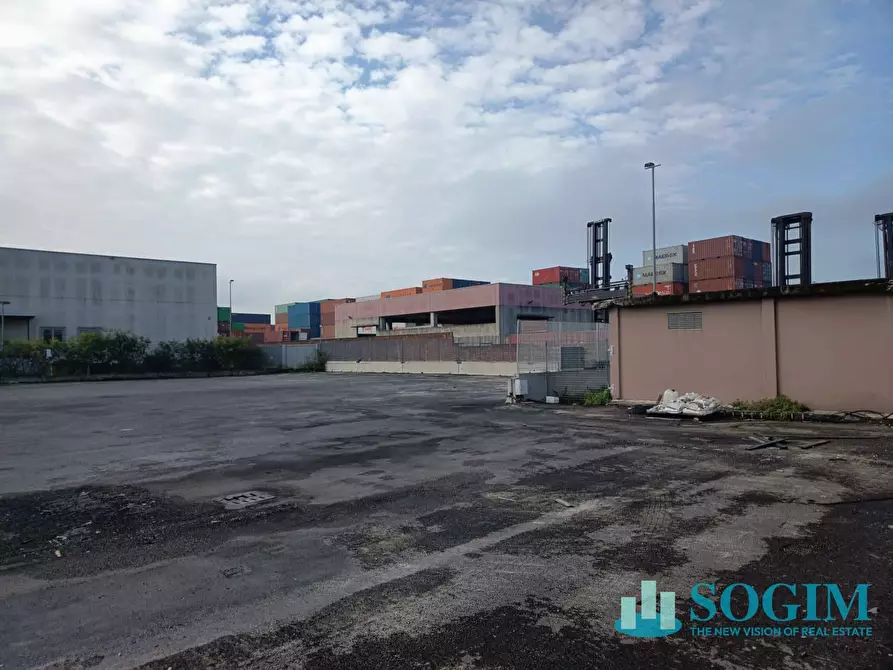 Immagine 11 di Locale commerciale in vendita  in VIA DANTE ALIGHIERI a Pioltello