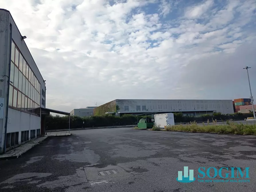 Immagine 12 di Locale commerciale in vendita  in VIA DANTE ALIGHIERI a Pioltello